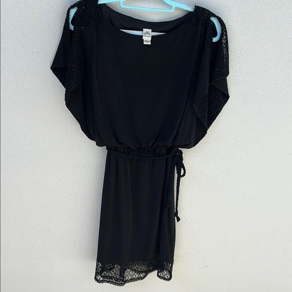 Signature by Sangria Dresses & Skirts - Chic Black Dress with Lace Trim by Sangria Size 10